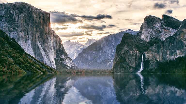 Cómo crear reflejo de agua realista en Photoshop